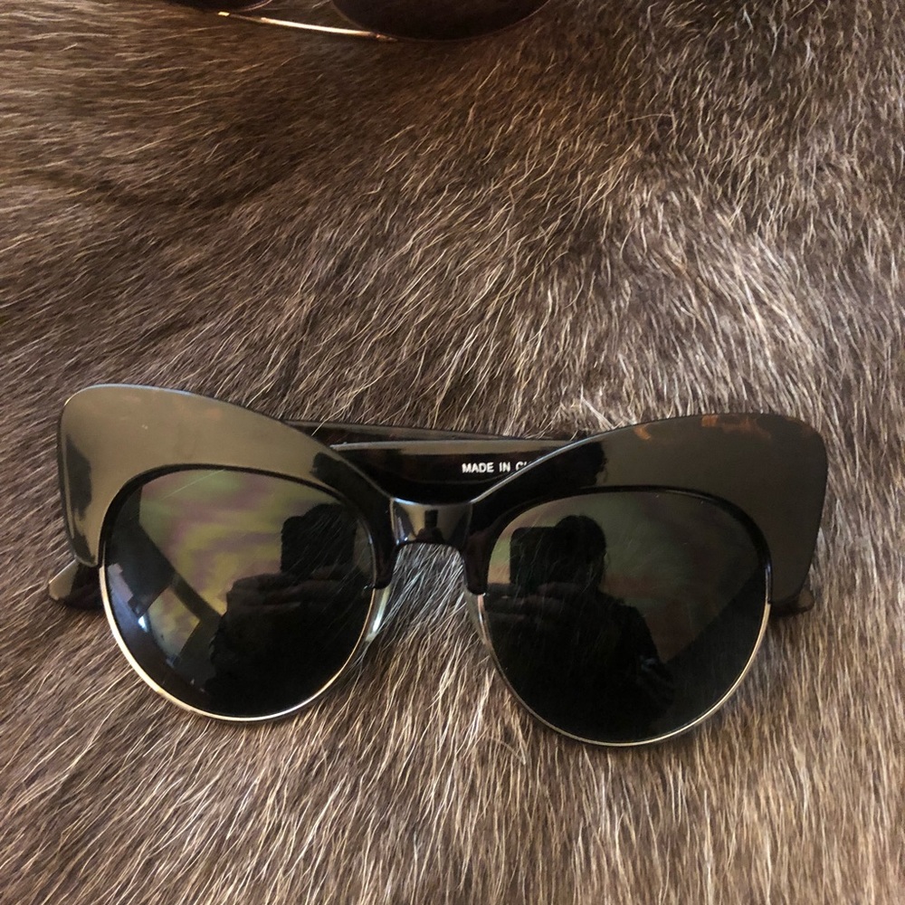 CAT EYE GLASSES
